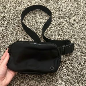 Lulu lemon belt bag